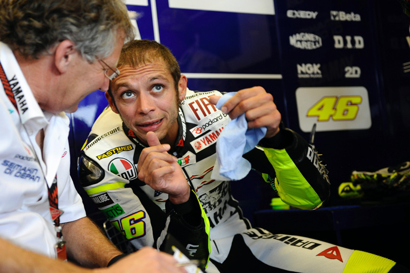 Ο «γιατρός» στο χειρουργείο για επέμβαση στον ώμο