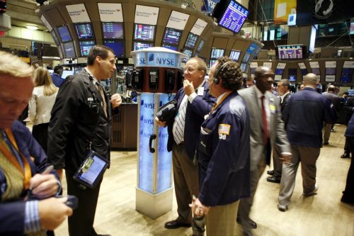 Ενισχυμένοι οι δείκτες σε Γουόλ Στριτ και ευρωπαϊκές αγορές τη Δευτέρα