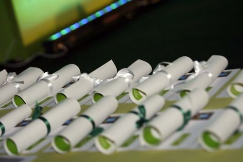 Εως τις 17 Οκτώβρη οι αιτήσεις για τις υποτροφίες Cosmote