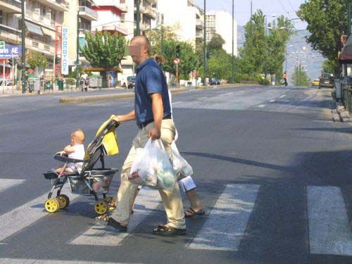 Άνοιξε ο δρόμος για την παροχή άδειας ανατροφής τέκνου σε εργαζόμενους, συζύγους αυτοαπασχολούμενων