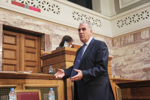 Ανυποχώρητοι στις θέσεις τους κυβέρνηση και ιδιοκτήτες φορτηγών-βυτιοφόρων