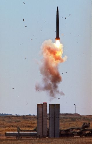 «Παγώνει» η Ρωσία την πώληση πυραύλων S-300 στο Ιράν