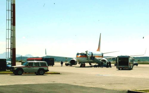 Συναγερμός στο αεροδρόμιο της Κω από πυρκαγιά σε κινητήρα αεροπλάνου