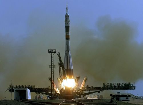 Θα καθυστερήσει η επιστροφή στη Γη των κοσμοναυτών του Σογιούζ