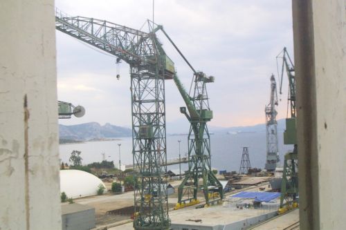 Συμφωνία για τη ναυπήγηση έξι φρεγατών υπέγραψαν τα Ναυπηγεία Ελευσίνας