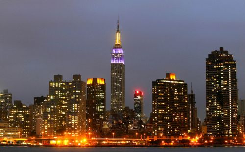 Ουρανοξύστες της Νέας Υόρκης σβήνουν τα φώτα για να προστατεύσουν τα πτηνά
