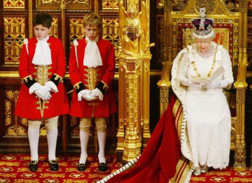 Πυρά από τους Εργατικούς στη Βρετανία για την αναβολή του λόγου της βασίλισσας