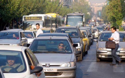 Η χειρότερη επίδοση της 15ετίας σημειώθηκε τον Αύγουστο στις πωλήσεις αυτοκινήτων