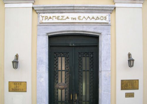 Συνεχίστηκε τον Αύγουστο η υποχώρηση των τιμών των ελληνικών ομολόγων