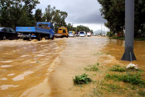 Προβλήματα από την πρωινή βροχή στο Λεκανοπέδιο