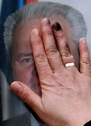 Δέκα χρόνια από τις εκλογές που οδήγησαν στην πτώση του Σλ.Μιλόσεβιτς