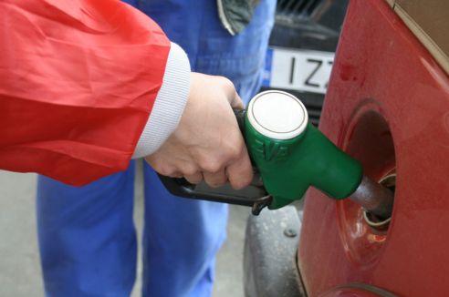 Ουρές στα βενζινάδικα, εν όψει της απεργίας των ιδιοκτητών βυτιοφόρων και φορτηγών