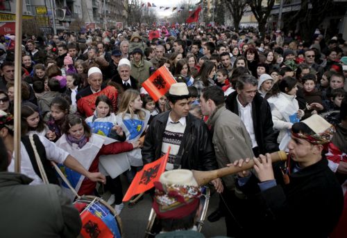 Υπέρ του διαλόγου για το Κόσοβο τάσσεται τελικά η Σερβία