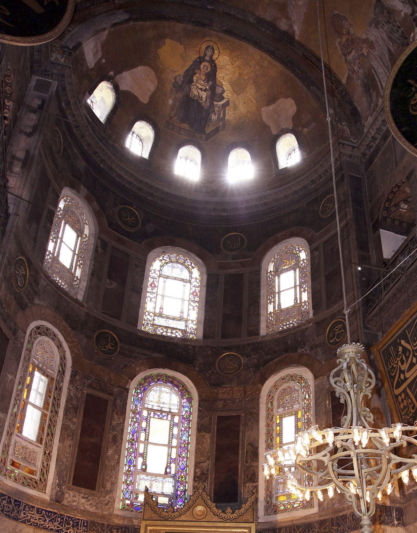 Στην Αγ.Σοφία για λειτουργία ομάδα Ελληνοαμερικανών – Παρασκήνιο για την αποτροπή της