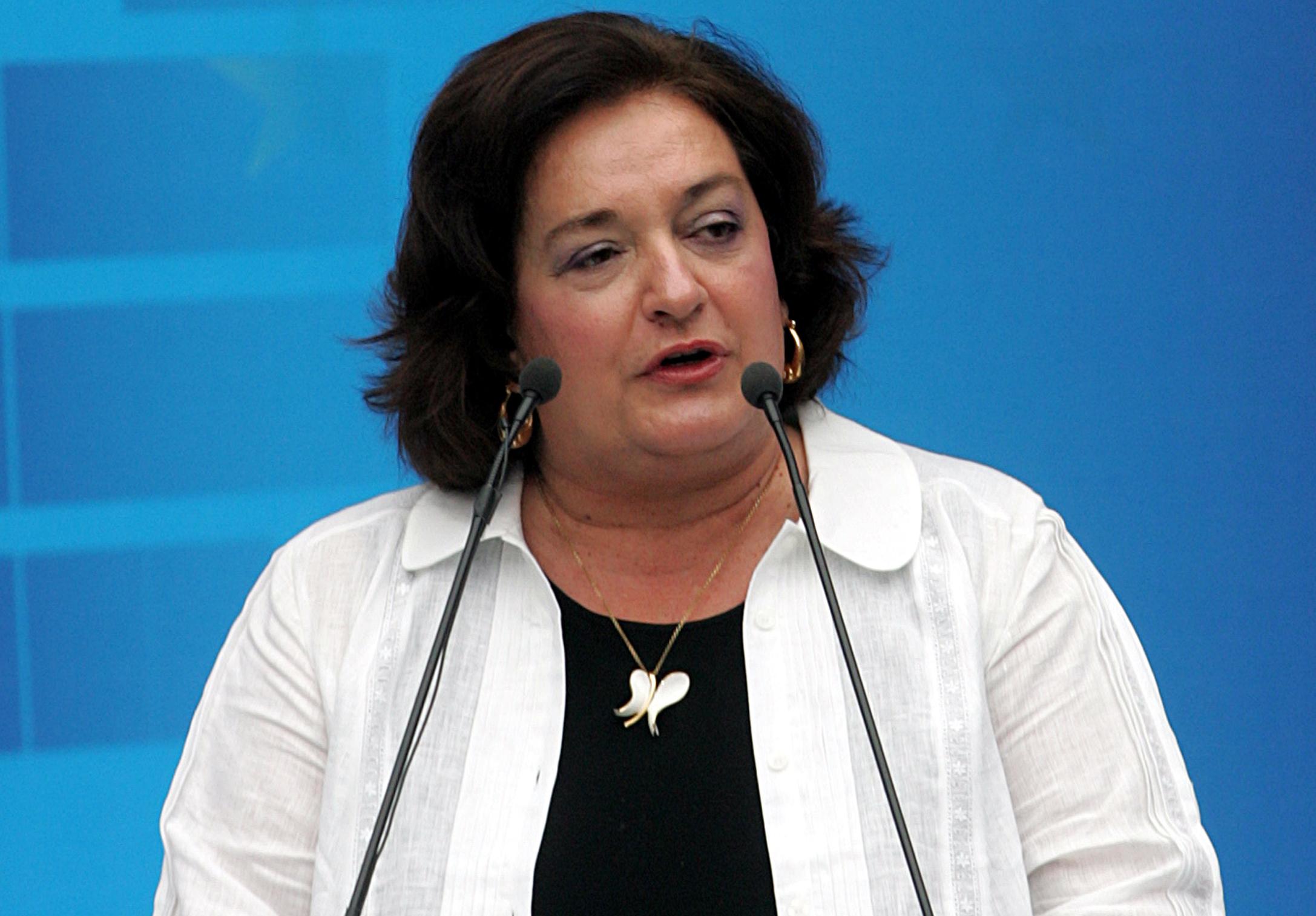 Το δρόμο της εξόδου από το Ευρωκοινοβούλιο δείχνει στον Θ.Σκυλακάκη η Μ.Γιαννάκου