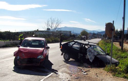Επτά νεκροί και τρεις τραυματίες σε τροχαίο στην Φαρκαδώνα