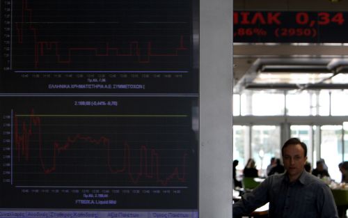 Την πτωτική πορεία, με νέες απώλειες 1,55%, συνέχισε την Πέμπτη η αγορά