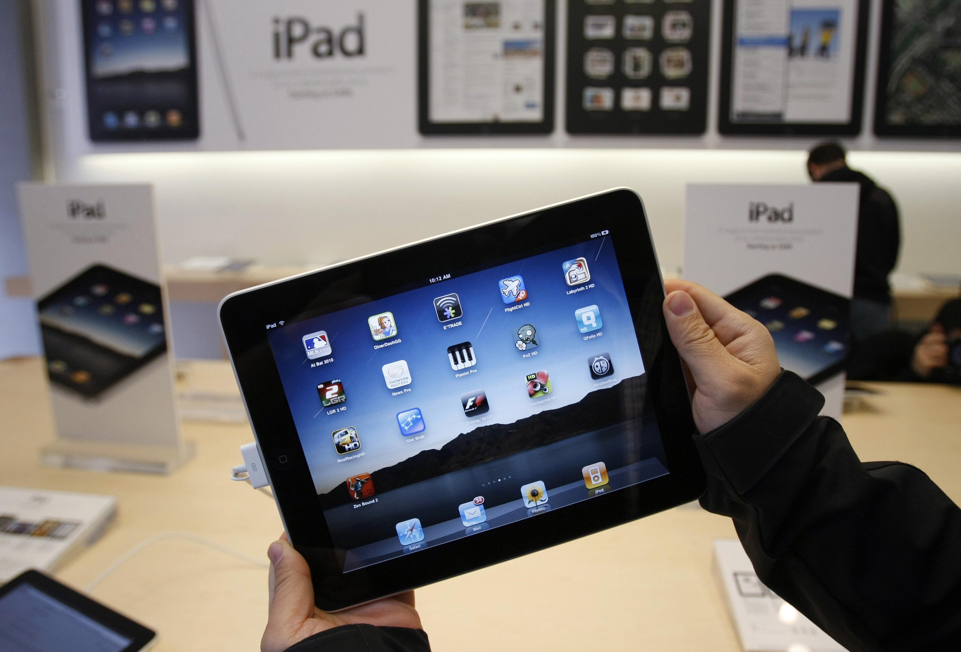 Η Apple «ετοιμάζει λεπτότερο iPad με κάμερα και USB»