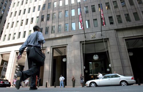 Βρετανική «καμπάνα» 27 εκατ. δολαρίων στην Goldman Sachs