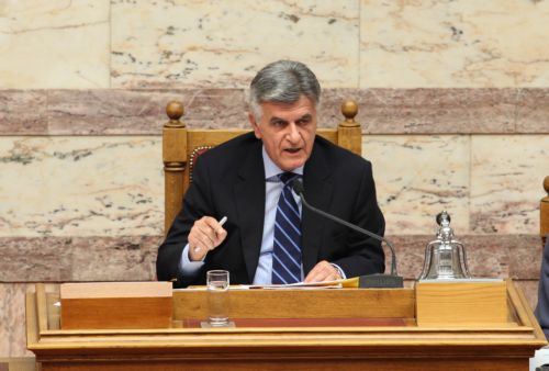 Η Βουλή «υιοθετεί» τα παιδιά των πιλότων που έχασαν τη ζωή τους