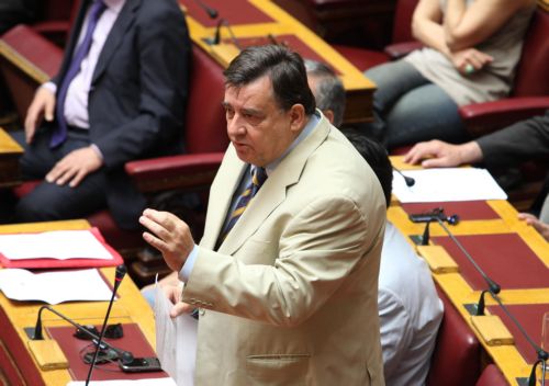 Φωτιές άναψε στη Βουλή το ενδεχόμενο κλήτευσης Καραμανλή για το Βατοπαίδι