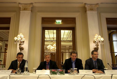 Μόνιμη η παρουσία των ελεγκτών της τρόικας στην Αθήνα