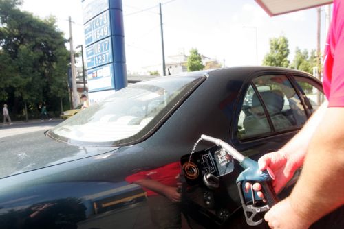 Τη δεύτερη υψηλότερη τιμή στην αμόλυβδη βενζίνη έχει η Ελλάδα στην ΕΕ