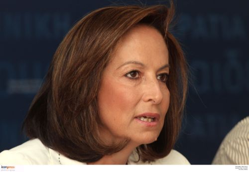 Διαψεύστηκαν οι Κασσάνδρες για τα κενά στα σχολεία, λέει η υπουργός Παιδείας