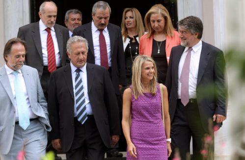 Λιτές και μακριά από τις κάμερες οι τελετές παράδοσης-παραλαβής των υπουργείων