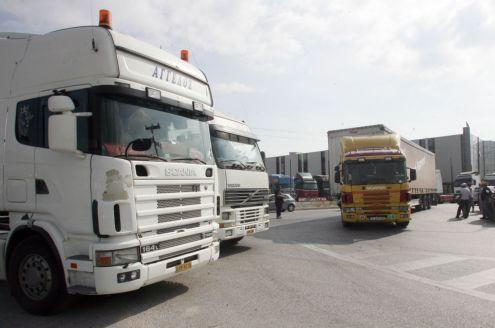 Στα άκρα οδηγείται η σύγκρουση με τους ιδιοκτήτες φορτηγών και βυτιοφόρων
