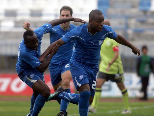 Ποδαρικό στις νίκες με «διπλό» στη Καλλιθέα για τον Εθνικό