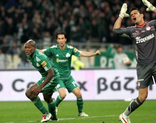 O Παναθηναϊκός «γύρισε» το ντέρμπι με σούπερ Λάζαρο και εκτελεστή Σισέ