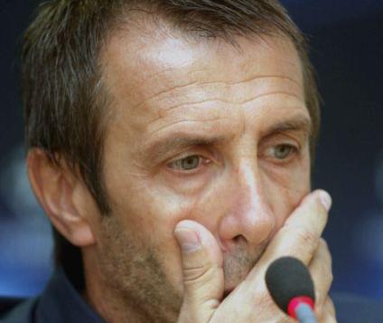 Παραιτείται ο Νιόπλιας που δεν… παραιτείται