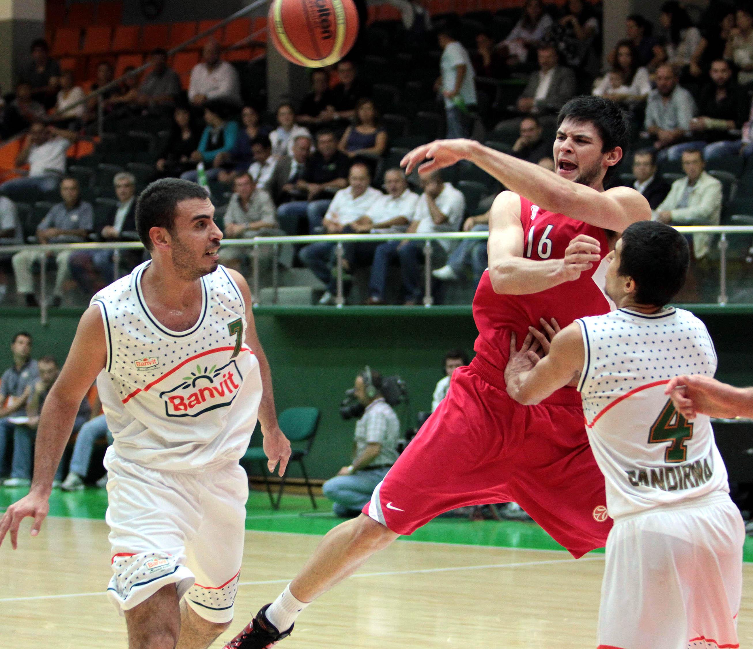 «Άλλο Ολυμπιακός, άλλο Σερβία» λέει ο Κέσελι, αισιόδοξος ο Παπανικολάου