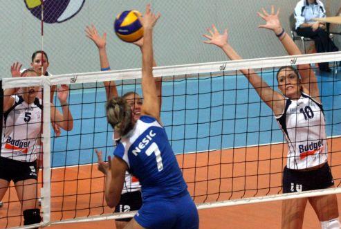 Ποδαρικό με το δεξί για τα φαβορί, τη Δευτέρα το ντέρμπι «αιωνίων»