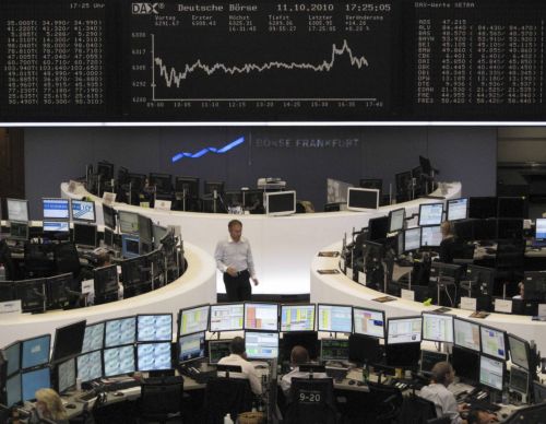 Άνοδος στις ευρωπαϊκές αγορές τη Δευτέρα, αμετάβλητοι οι δείκτες στη Γουόλ Στριτ