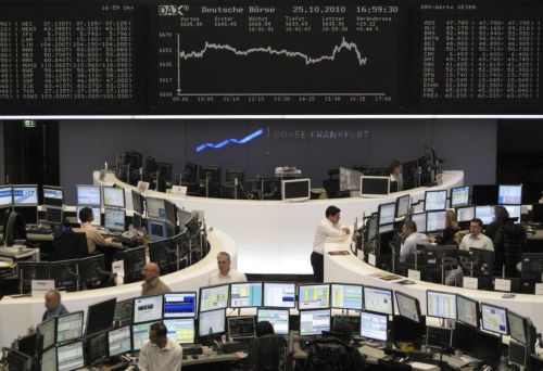 Στο πράσινο τα ευρωπαϊκά χρηματιστήρια και η Γουόλ Στριτ τη Δευτέρα