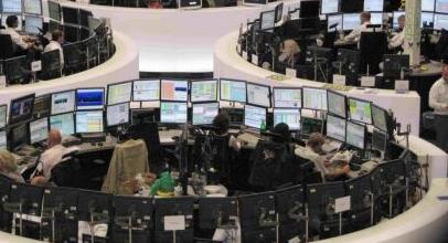 Στο χαμηλότερο επίπεδο από τις αρχές Αυγούστου το spread στα ομόλογα