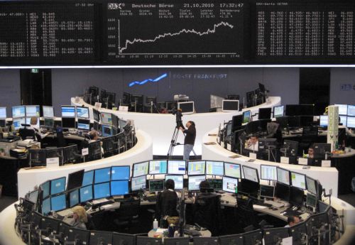Ισχυρή άνοδος στις ευρωπαϊκές αγορές την Πέμπτη, μεικτά πρόσημα στη Γουόλ Στριτ