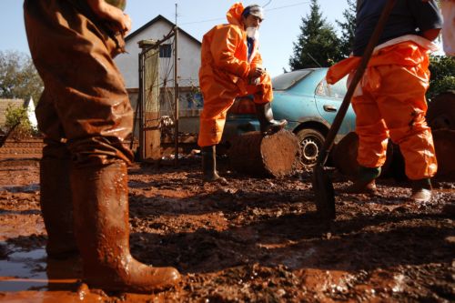 Συνελήφθη ο διευθυντής της εταιρείας που ευθύνεται για την τοξική διαρροή στην Ουγγαρία