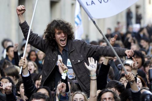 Στα χέρια των νέων η σκυτάλη των κινητοποιήσεων στη Γαλλία