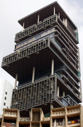 Πολυτελής πύργος 27 ορόφων για… πέντε ενοίκους στο Μουμπάι