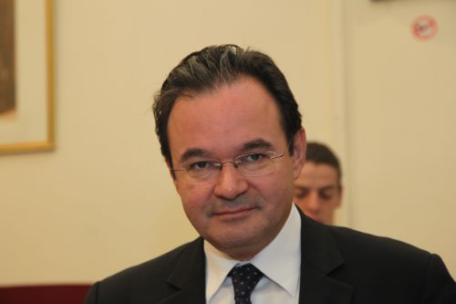 Δεν είναι δουλειά της τρόικας οι εκλογές, τονίζει ο Γ.Παπακωνσταντίνου