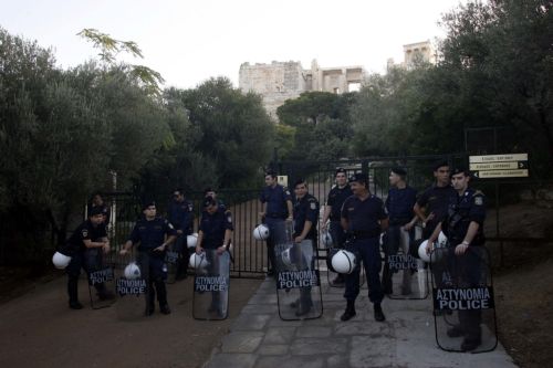Υπό αστυνομικό κλοιό όλη τη νύχτα η Ακρόπολη