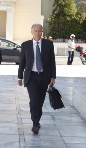 Aυστηρή περιστολή των δημοσίων δαπανών προτείνει η Τράπεζα της Ελλάδος