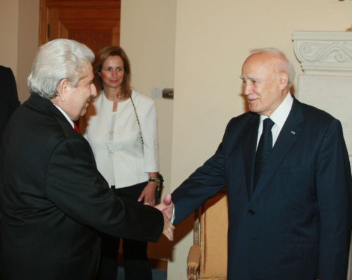 Με επιτροπές Κυπρίων προσφύγων και συγγενών αγνοούμενων συναντήθηκε ο Κάρολος Παπούλιας