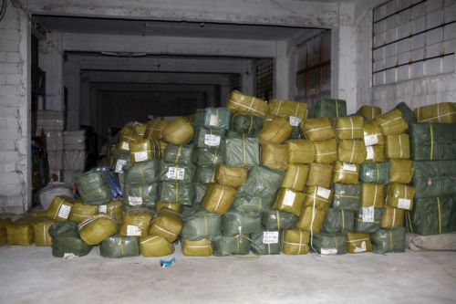 Εντοπίστηκε νέα αποθήκη με τεράστιες ποσότητες προϊόντων-«μαϊμού»