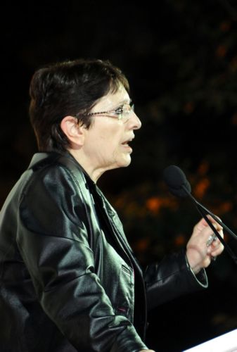 Να ηττηθεί η πολιτική που οικοδόμησαν τα δύο μεγάλα κόμματα ζήτησε η Αλέκα Παπαρήγα