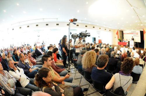 Η κυβέρνηση ψεύδεται και επενδύει στην τρομοκρατία, λέει η Αλέκα Παπαρήγα