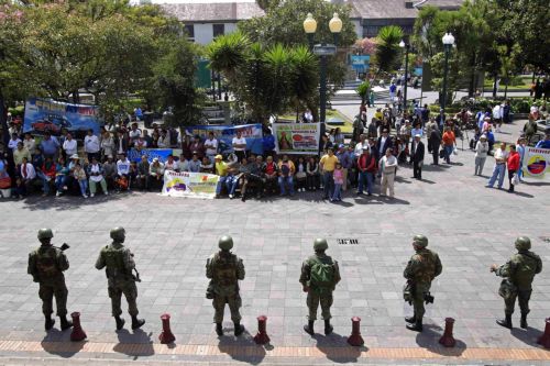 Παρατείνεται ώς την Παρασκευή η κατάσταση εκτάκτου ανάγκης στον Ισημερινό